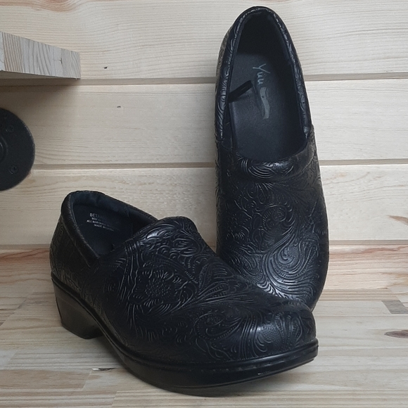 Yuu shoes clogs Clearance